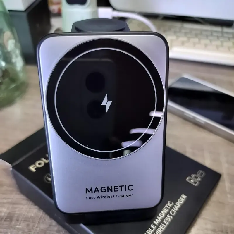 3-IN-1 Foldable Magnetic Wireless Charging Station