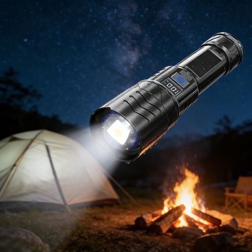 Uma lanterna de emergência ao ar livre super brilhante recarregável com baterias de longa duração e luzes LED com tecnologia preta