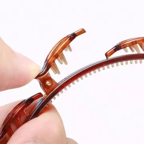 👧2pcs Double Bangs Hairstyle Hair Clips, Double Layer Twist Braid Headband Heidi Layer Hollow Braid Headband Alligator Clip Fashion Girls Braided Hairband