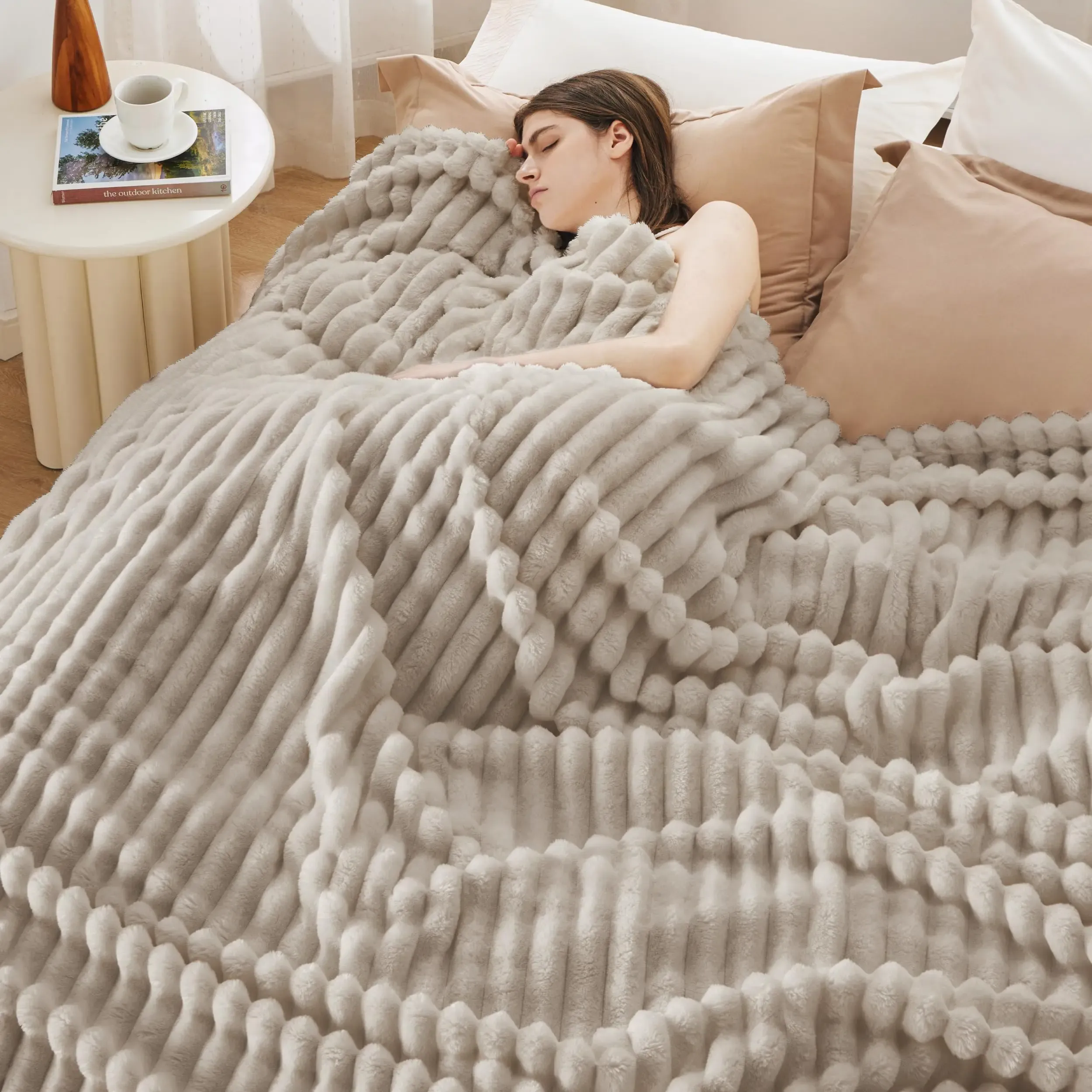 European King Size 180×200cm -71×79 inches  -  Cozy Blanket-Patio Furniture Decor,Classic Stripe Pattern, Ideal for Bed,Couch, Travel,Camping, All Seasons,Home Bedroom Decor,sohochic