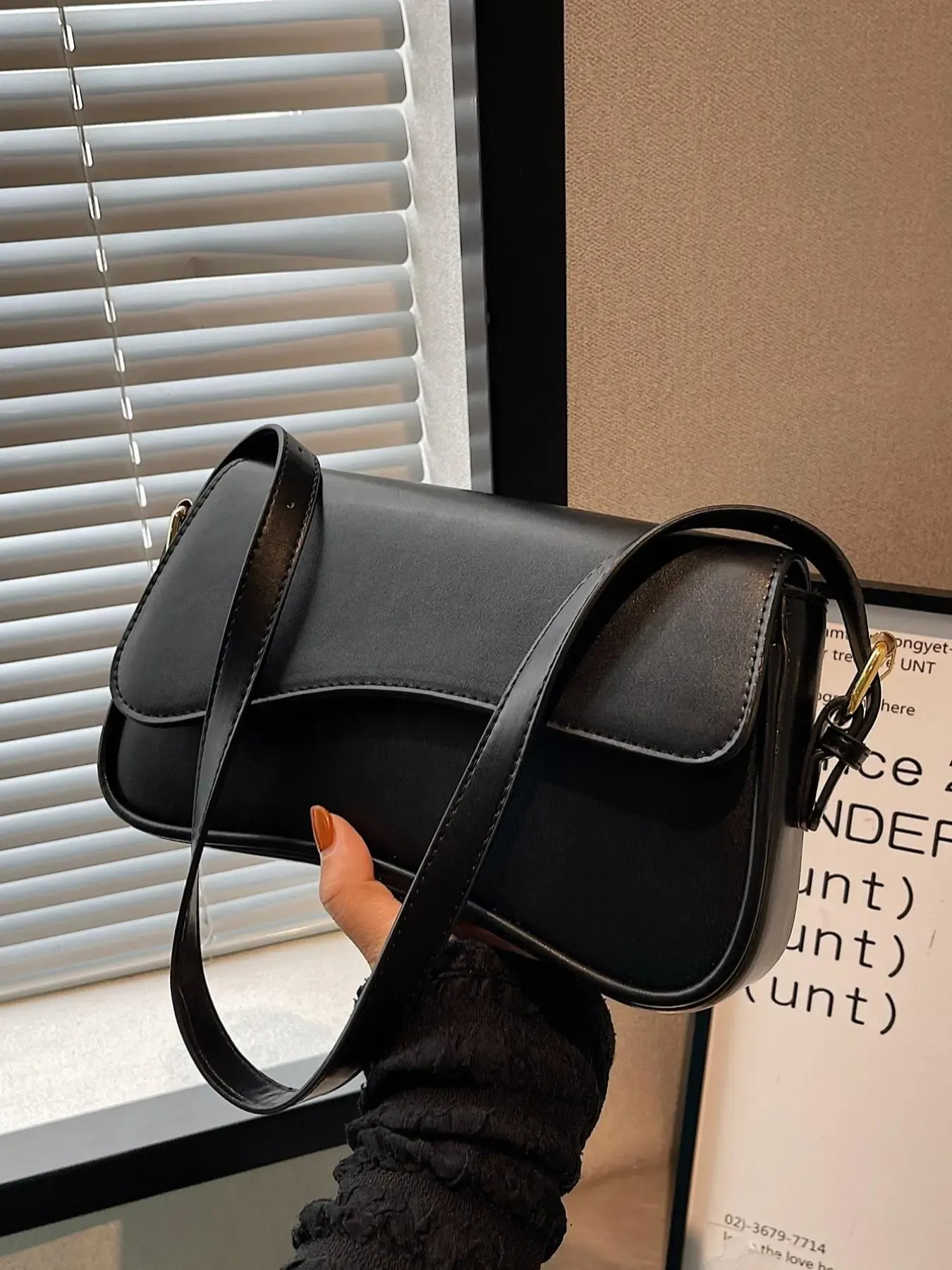 Wholesale available,Women's Saddle Bag, Daily Shoulder Bag and Crossbody Bag,2 straps,Elegant Magnetic Sealed Saddle Bag, Suitable for Daily Use, Party Attendance