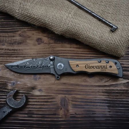 Coltello Pieghevole Personalizzato con Monogramma – Regalo Elegante e Funzionale
