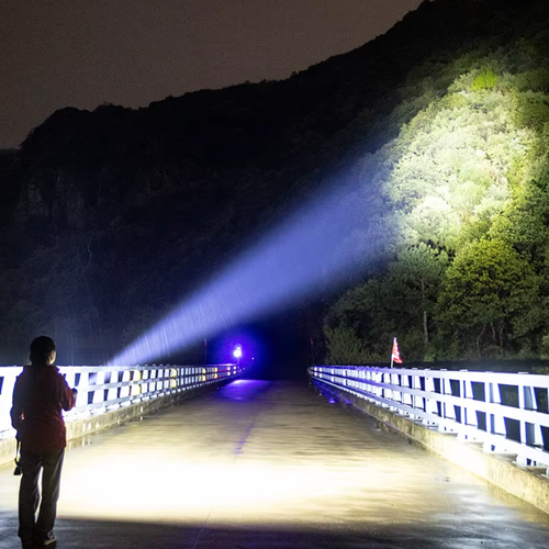 Lanterna de Luz Forte