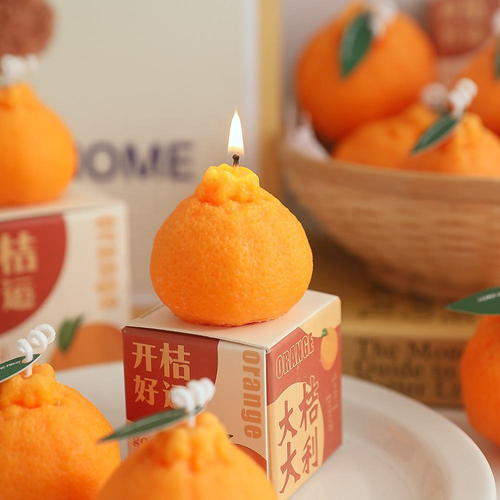 Orange-scented candles, perfect for holiday gifts, parties, and home décor.