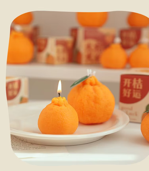 Orange-scented candles, perfect for holiday gifts, parties, and home décor.