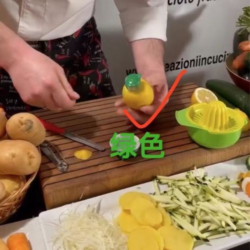 2-Pack Lemon Juicer – Plastic Lime Juicer – Compact Citrus Press with Lid – For Extracting Lime Juice for Cocktails and Drinks