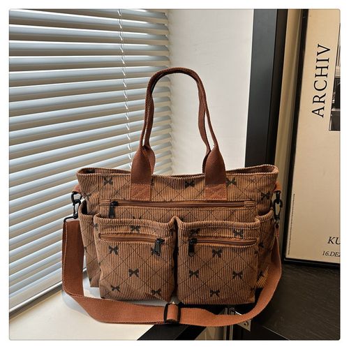 Meet your 2025 go-to work tote! Spacious for commute essentials, sleek minimalist design, on-trend yet versatile. Elevate your daily look—chic, practical, perfect for the modern woman.