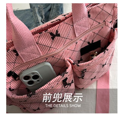 Meet your 2025 go-to work tote! Spacious for commute essentials, sleek minimalist design, on-trend yet versatile. Elevate your daily look—chic, practical, perfect for the modern woman.