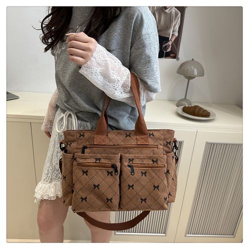 Meet your 2025 go-to work tote! Spacious for commute essentials, sleek minimalist design, on-trend yet versatile. Elevate your daily look—chic, practical, perfect for the modern woman.