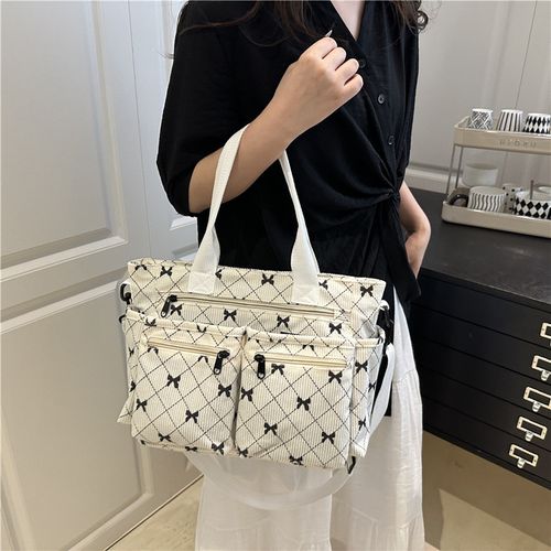 Meet your 2025 go-to work tote! Spacious for commute essentials, sleek minimalist design, on-trend yet versatile. Elevate your daily look—chic, practical, perfect for the modern woman.