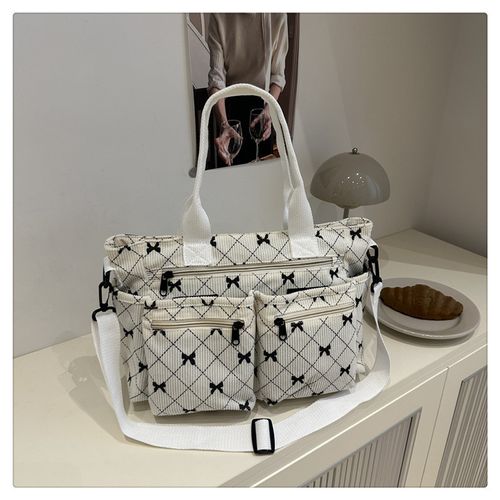 Meet your 2025 go-to work tote! Spacious for commute essentials, sleek minimalist design, on-trend yet versatile. Elevate your daily look—chic, practical, perfect for the modern woman.