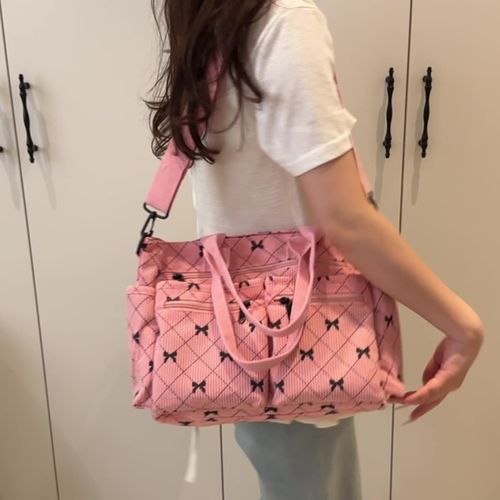 Meet your 2025 go-to work tote! Spacious for commute essentials, sleek minimalist design, on-trend yet versatile. Elevate your daily look—chic, practical, perfect for the modern woman.