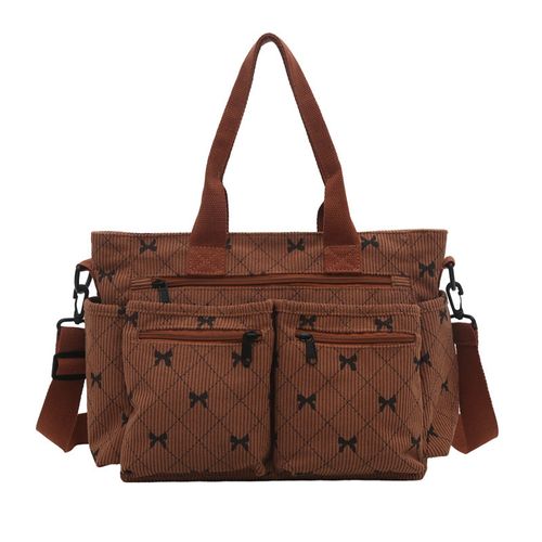 Meet your 2025 go-to work tote! Spacious for commute essentials, sleek minimalist design, on-trend yet versatile. Elevate your daily look—chic, practical, perfect for the modern woman.