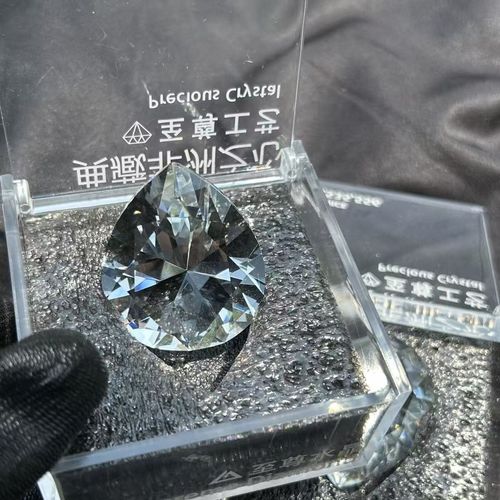 💎💎Collectible African Heart crystal figurine, Delta Operation game-related collectible item, gift for collection