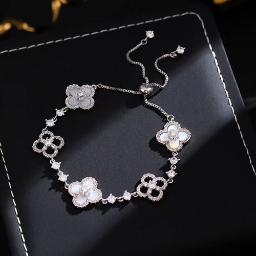 A luxurious retro style four-petal white, pink and red multi-colored crystal inlaid hollow adjustable length women's bracelet