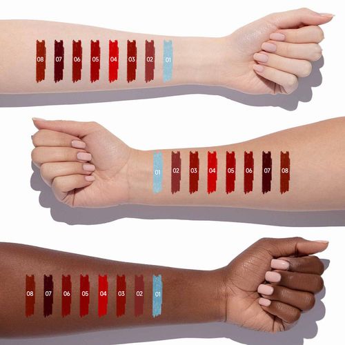 Cream lip balm with natural organic pigments, hydrating with a color band brush