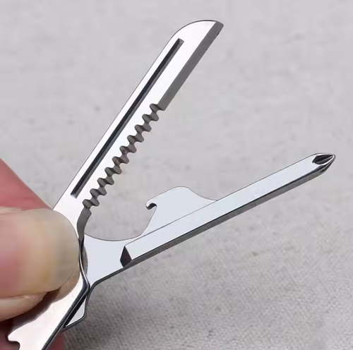 Outdoor portable multi-functional 6-in-1 Swiss technology tool promotion keychain