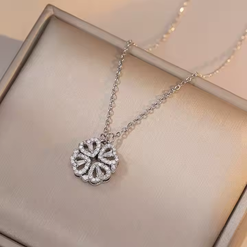 2025 Hot Sale Women's opening and closing clover necklace, fashionable love folding creative collarbone chain