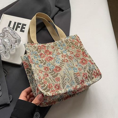 The new fashionable canvas is durable and paired with fashionable embroidery, customizing a large-capacity single-shoulder handbag
