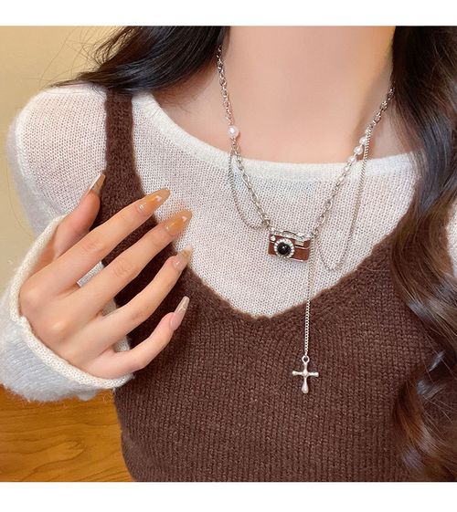 Maillard Vintage Luxury Silver Camera Necklace - Women's Stylish and Versatile Pearl Necklace | Fashion Statement Jewelry for a Fashion-Forward Style