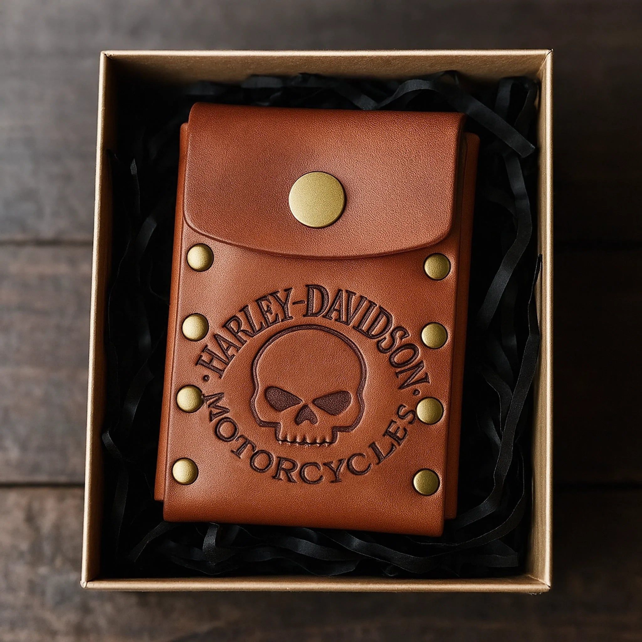 Tarjetero de piel vintage hecho a mano con calavera y nombre personalizable
