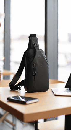 🔥 Bolsa Masculina Moderna com USB — Promoção Especia— 25.000 Kz🚫 Apenas 30 unidades 📦 Entrega grátis— Pague só ao receber
