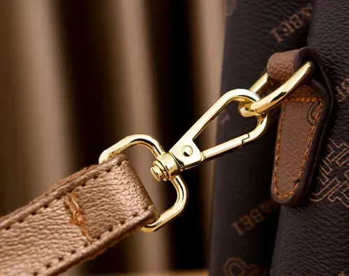 🔥 Lançamento 2025 | Bolsa de Luxo Feminina | Elegância Estampada | Bolsa de Ombro & Crossbody Fashion | Design Exclusivo | Alta Qualidade | Perfeita para Presentes | Moda Feminina Angola | Bolsa Estilosa e Versátil | Tendência 2025 | Estoque Limitado | Entrega em Luanda