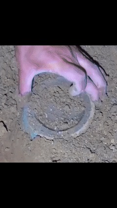 Handheld metal detector, high-sensitivity, compact size, suitable for exam security checks, mobile phone detection, outdoor scanning and detection.