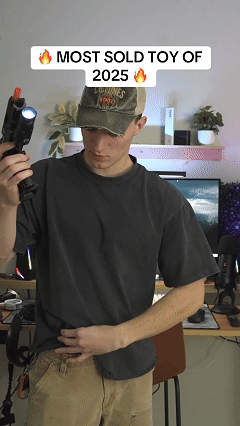 Toy gun with soft bullets, SIG17 Glock automatic rapid-fire shell-ejecting model, realistic toy pistol.