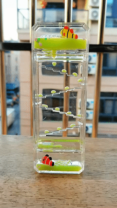 Creative internet celebrity cartoon oil leak ornament, liquid oil-filled desktop quicksand floating display, cute promotional gift, suitable for street stalls.