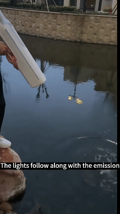 Dazzling light pulse fully automatic water-absorbing electric water gun, high-pressure, large-capacity, continuous-firing water gun.