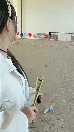 Folding slingshot, flat rubber band, quick-press design, outdoor competitive slingshot with infrared laser sight, plus 100 steel balls.