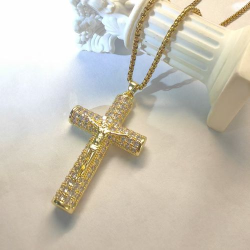 Popular large diamond-encrusted cross gold-plated Cuban chain necklace, a minimalist and stylish hip-hop fashion accessory