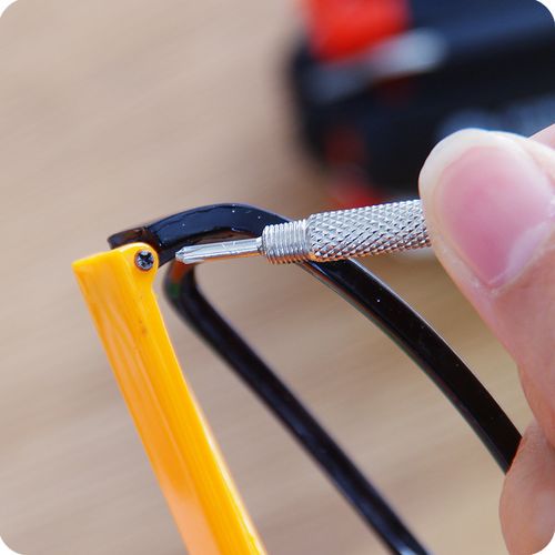 8-in-1 screwdriver with LED flashlight, multi-purpose car screwdriver, outdoor tool