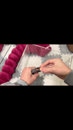 Toy gun with soft bullets, SIG17 Glock automatic rapid-fire shell-ejecting model, realistic toy pistol.