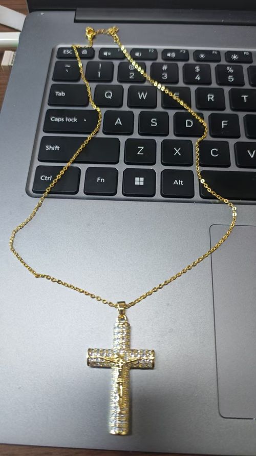 Popular large diamond-encrusted cross gold-plated Cuban chain necklace, a minimalist and stylish hip-hop fashion accessory