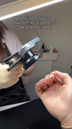 The 18K high-definition wide-angle lens is compatible with all mobile phones and is perfect for live streaming and beauty filters.