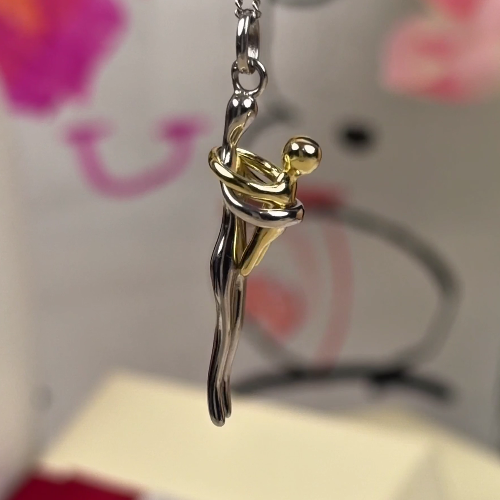 Minimalist Parent-Child Hug Necklace, Two-Tone Pendant, Unique Design, Meaningful Gift for Mother's Day Father's Day