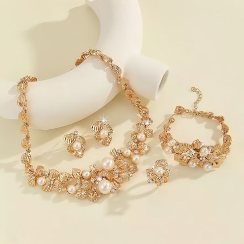 Conjunto de Colares Moderno com Pérolas e Folhas