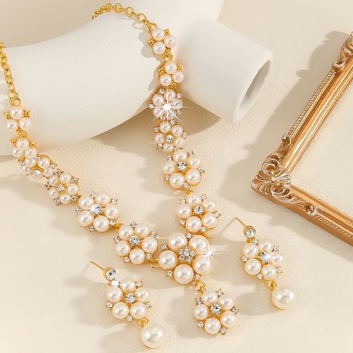 Conjunto de Colares Moderno com Pérolas e Flores