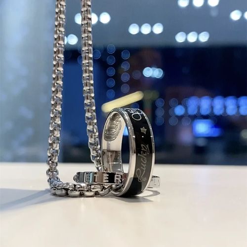 Collier double anneaux LOVE en acier titane——Pendentif couple style hip-hop tendance, bijou polyvalent homme femme, ne se décolore pas