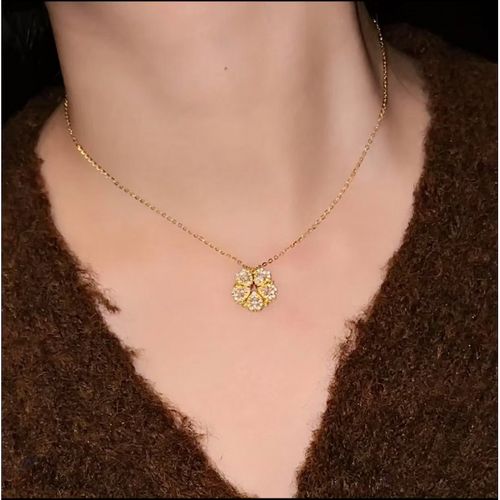 Collier à fleur à cinq pétales ouvrable et fermable, chaîne de clavicule magnétique avec cœur en diamant rose, deux façons de porter, idéal comme cadeau pour petite amie.