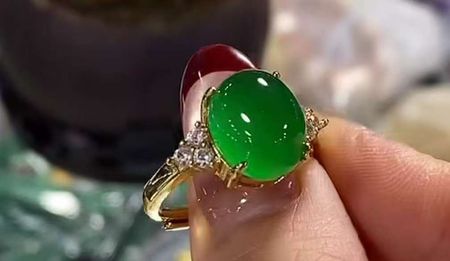 GREEN GAGTE RING ADJUSTABLE