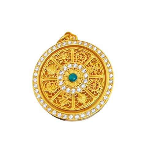 This hollow compass pendant, with its graceful rotation, sparkles with green diamonds, and features the Eight Treasures totem, symbolizing auspiciousness and protection. This exquisite women's design, a fusion of retro and modern, promises peace and prosperity when worn.
