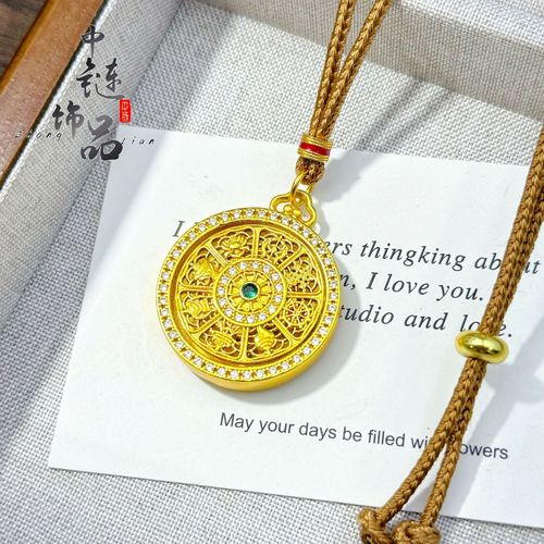 This hollow compass pendant, with its graceful rotation, sparkles with green diamonds, and features the Eight Treasures totem, symbolizing auspiciousness and protection. This exquisite women's design, a fusion of retro and modern, promises peace and prosperity when worn.