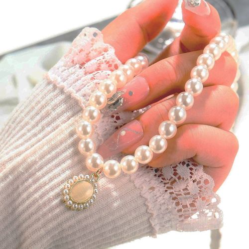 Colar de Pérolas no Estilo INS para Mulheres, Design Versátil e Específico, Cadeia de Clavícula Minimalista de Alto Nível com Pingente em Forma de Coração