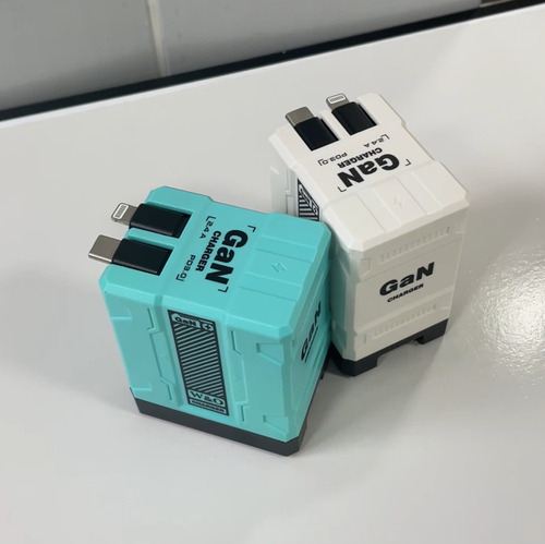 F2 GaN Fast Charger with 80cm Retractable Type-C to Lightning Cable, Compatible with Apple & Android Devices.