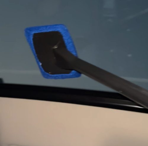 Car Defogging Brush, Windshield Cleaning Brush, Car Window Dusting Duster and Cleaning Tool