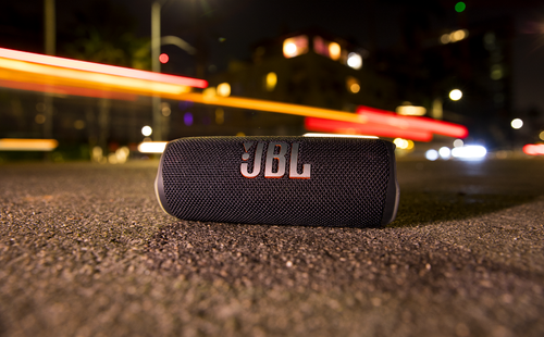 JBL Flip 6 IP67 waterproof and dustproof, the top choice for outdoor water activities in Ghana.