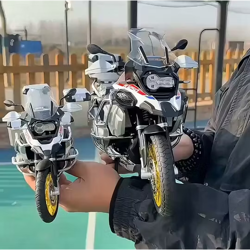 Moto de aventura à escala 1:6, fabricada em metal fundido (com motor de arranque).